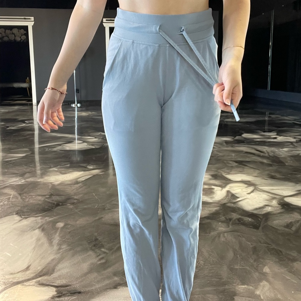 Lulu lemon Sweatpants leggings size 2 Blue!